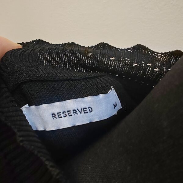 Reserved,dámsky top,čierny top,bez rukávov,elegantný top,veľkosť M,univerzálny top,zvýšený krčný patent,dámske oblečenie,štýlový top,nadčasový dizajn