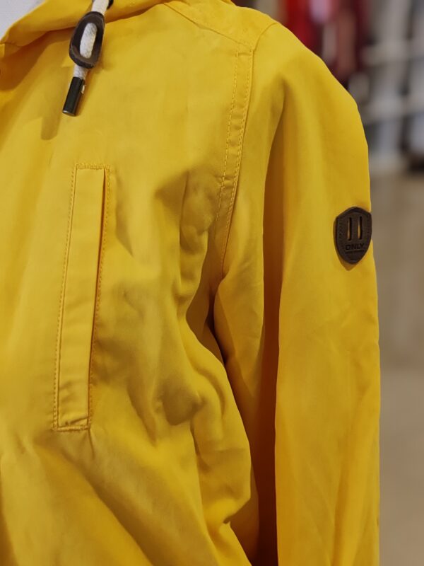 reusecentrum, baterkaren, Only, parka, XS, žltá, kapucňa, prechodná, na zips, voľnočasová, športová