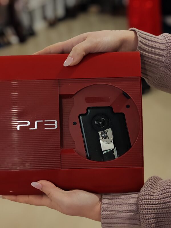 reusecentrum, baterkaren, PS3, PlayStation, konzola, herná konzola, Sony, hry, zábava, retro, DVD prehrávač