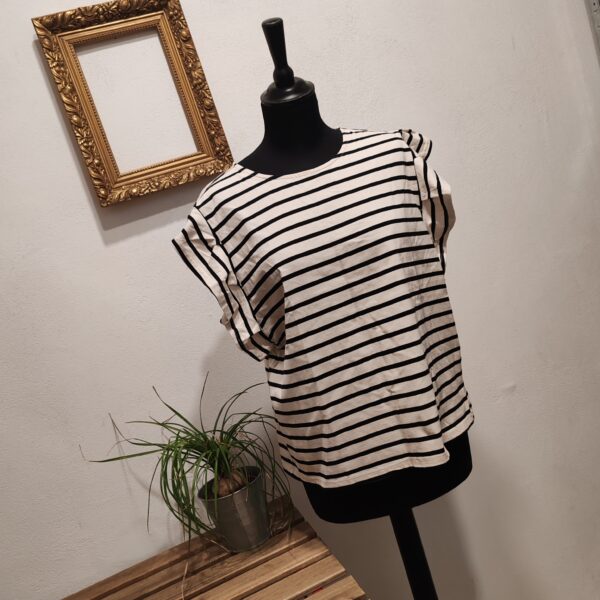 reusecentrum, baterkaren, reserved, tricko, top, pasiky, volanoverukavy, damsky, xl, vychadzkove, pohodlne, stylove