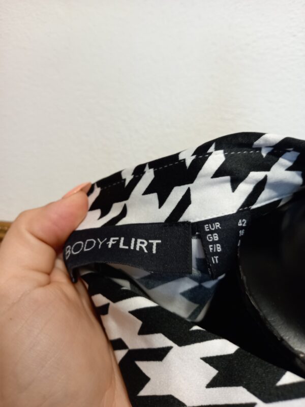 bodyflirt, dámska košeľa, bielo-čierna košeľa, veľkosť 42, voľný strih, s golierom, patentky, univerzálny outfit, elegantný casual, reusecentrum, baterkaren