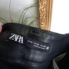 Zara, dámska sukňa, minisukňa, koženková sukňa, skladaná sukňa, čierna sukňa, veľkosť M, odvážny outfit, párty móda, štýlová sukňa, reusecentrum, baterkaren