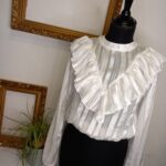 Tally Weijl, dámska blúzka XS, biela blúzka, volánová blúzka, retro blúzka, 90s štýl, elegantná blúzka, reusecentrum, baterkaren