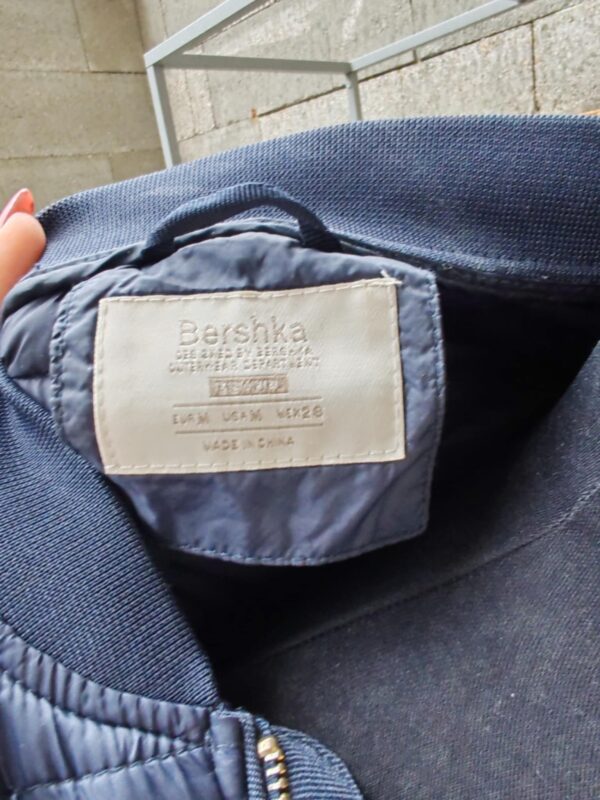 reusecentrum, baterkaren, Bershka, bomber bunda, prešívaná bunda, tmavomodrá, veľ. M, jeseň, štýlová, pohodlná
