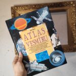 reusecentrum, baterkaren, kniha, detská kniha, atlas vesmíru, vesmír pre deti, náučná kniha, planéty, astronómia, vzdelávanie hrou