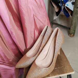 reusecentrum, baterkaren, lodicky, zlate topanky, spolocenske topanky, plesova sezona, svadobne topanky, damske topanky, velkost39, trblietave topanky, elegantny outfit