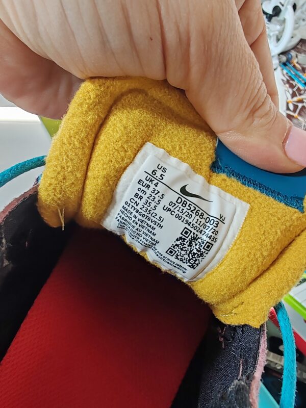 reusecentrum, baterkaren, nike, detske_topanky, tenisky, velkost37_5, sportove, deti, obuv, secondhand, udrzatelna_moda