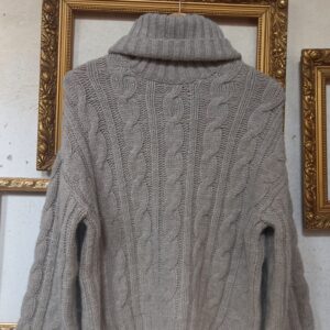 reusecentrum, baterkaren, pullandbear, damsky sveter, rolak, pleteny sveter, velkost M, zimna moda, basic kusok
