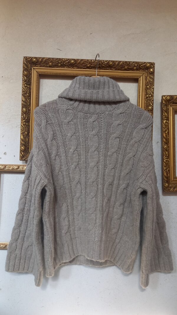 reusecentrum, baterkaren, pullandbear, damsky sveter, rolak, pleteny sveter, velkost M, zimna moda, basic kusok