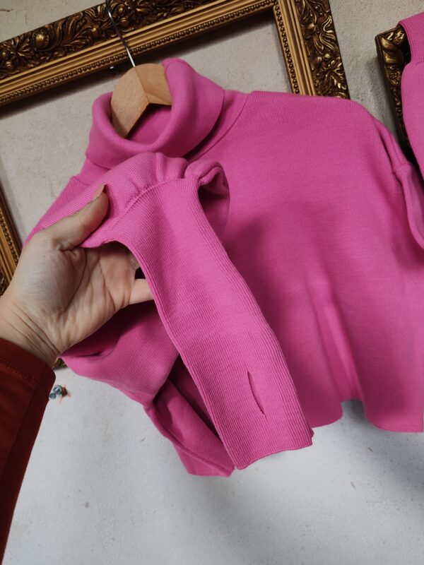 reusecentrum, baterkaren, reserved, everyday kolekcia, ruzovy rolak, crop top, xs s, damske oblecenie, stylovy top, moderny outfit, secondhand moda, udrzatelna moda