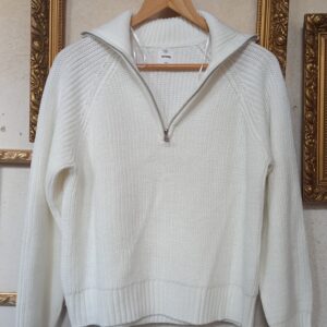 reusecentrum, baterkaren, sinsay, damsky sveter, biely sveter, velkost XS, pleteny sveter, basic moda, minimalisticky styl